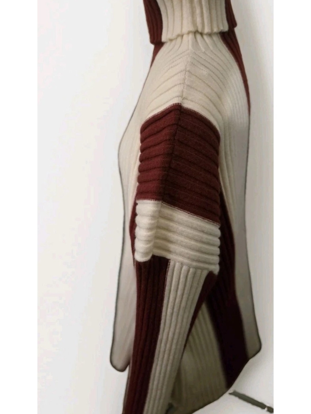 Commense Oversized Color Block Turtleneck Sweater Large in Cream and Burgundy - Picture 6 of 8